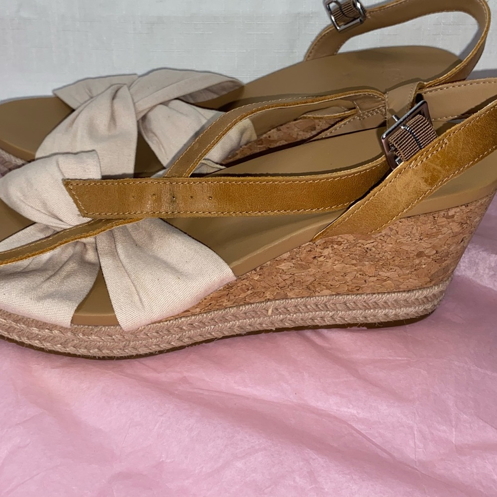 Uggs wedge sandal size 10